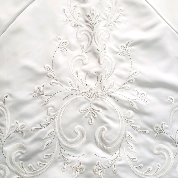 Vintage White Wedding Dress - Picture 5 of 7